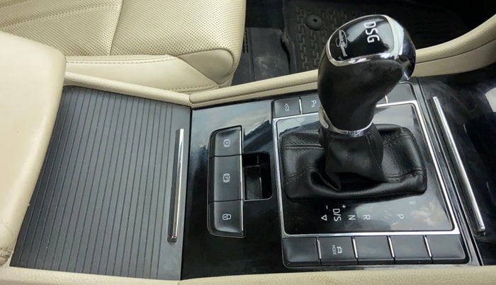 2017 Skoda Superb 1.8 TSI LK AT, Petrol, Automatic, 22,446 km, Gear Lever