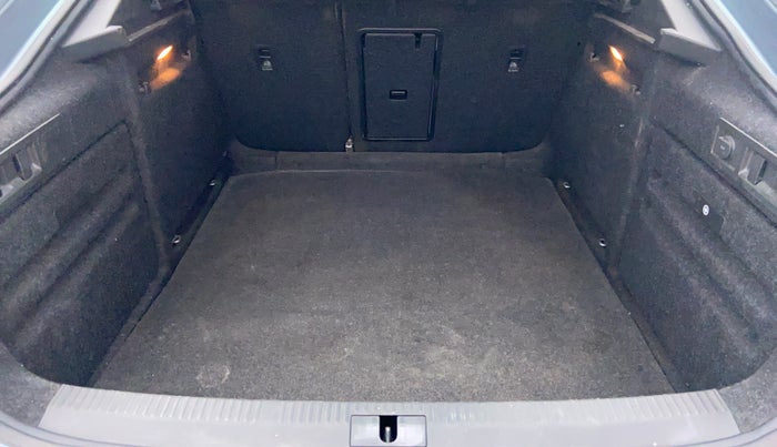 2017 Skoda Superb 1.8 TSI LK AT, Petrol, Automatic, 22,446 km, Boot Inside View