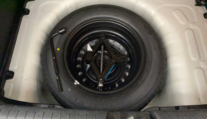 2020 Hyundai VENUE S+ 1.2, Petrol, Manual, 25,343 km, Dicky (Boot door) - Tool missing
