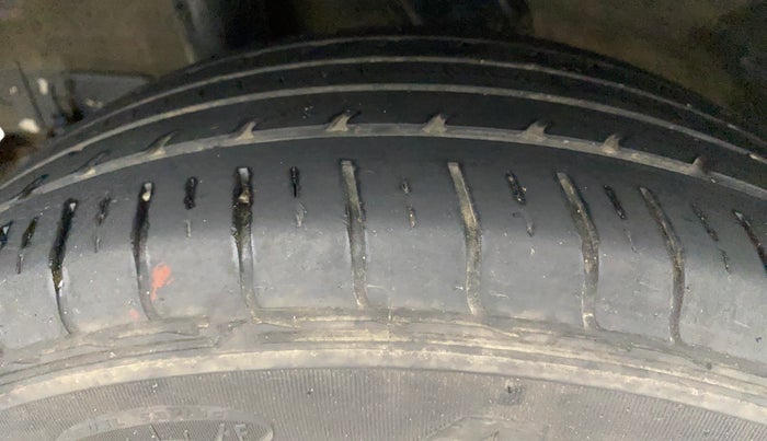 2020 Hyundai VENUE S+ 1.2, Petrol, Manual, 25,343 km, Right Rear Tyre Tread