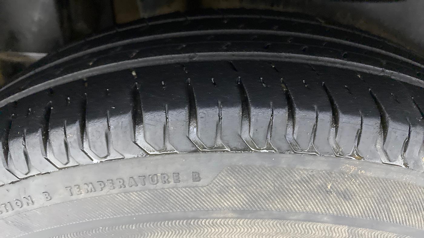 2019 Maruti Dzire VXI, Petrol, Manual, 50,030 km, Right Rear Tyre Tread
