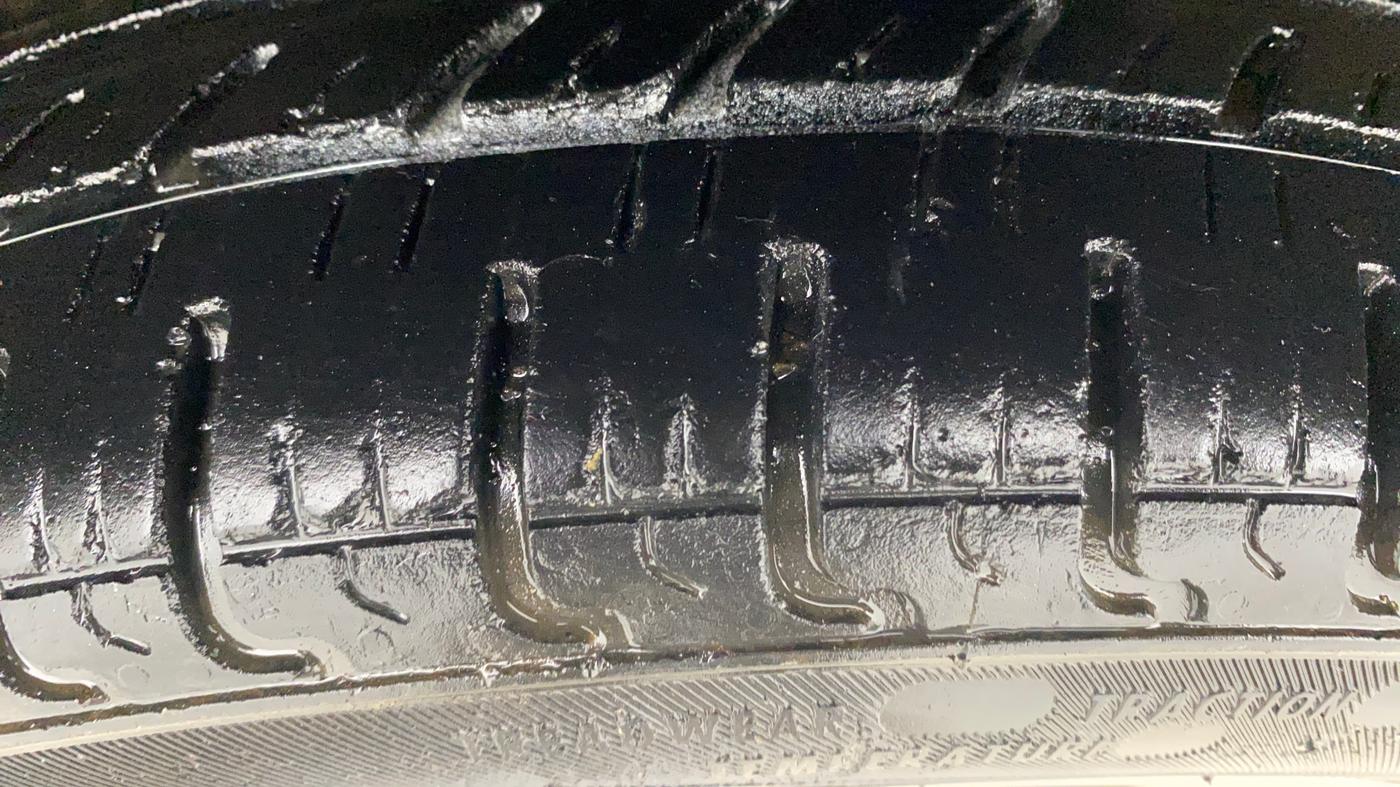 2014 Maruti Wagon R Stingray VXI, Petrol, Manual, 38,728 km, Left Front Tyre Tread