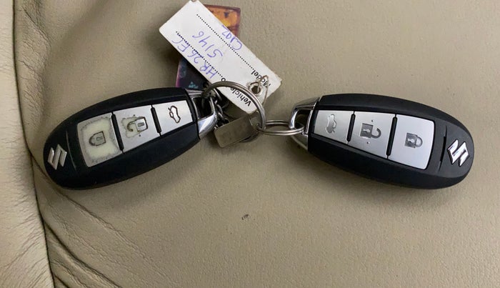 2019 Maruti Ciaz ALPHA 1.5 SHVS PETROL, Petrol, Manual, 72,030 km, Key Close Up