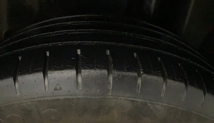 2019 Maruti Ciaz ALPHA 1.5 SHVS PETROL, Petrol, Manual, 72,030 km, Left Rear Tyre Tread