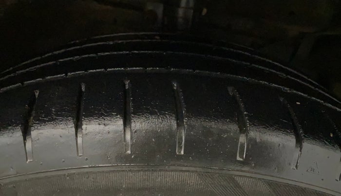 2019 Maruti Ciaz ALPHA 1.5 SHVS PETROL, Petrol, Manual, 72,030 km, Right Front Tyre Tread