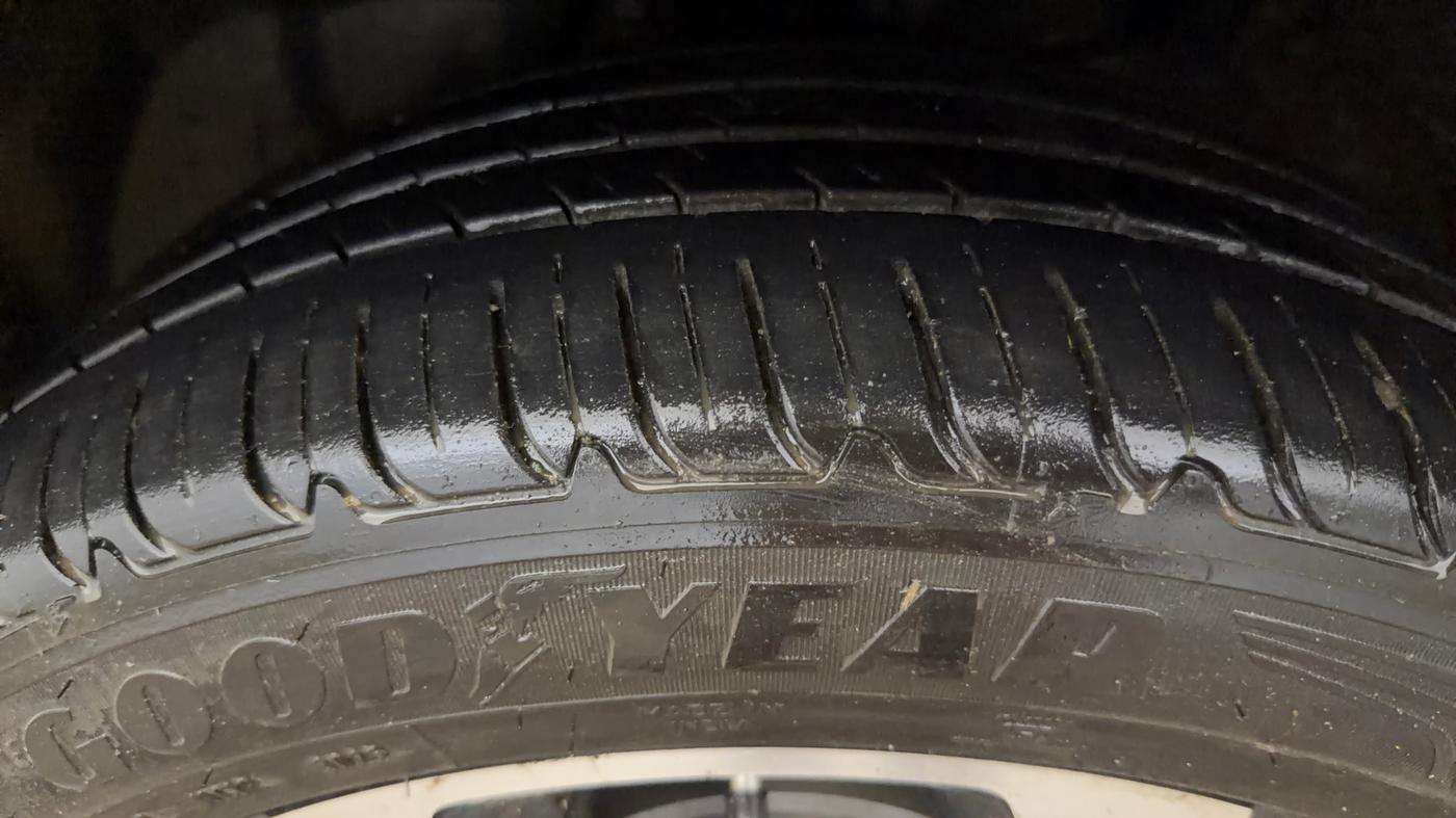 2023 MG HECTOR SHARP PRO 1.5 TURBO MT PETROL, Petrol, Manual, 50,929 km, Left Front Tyre Tread