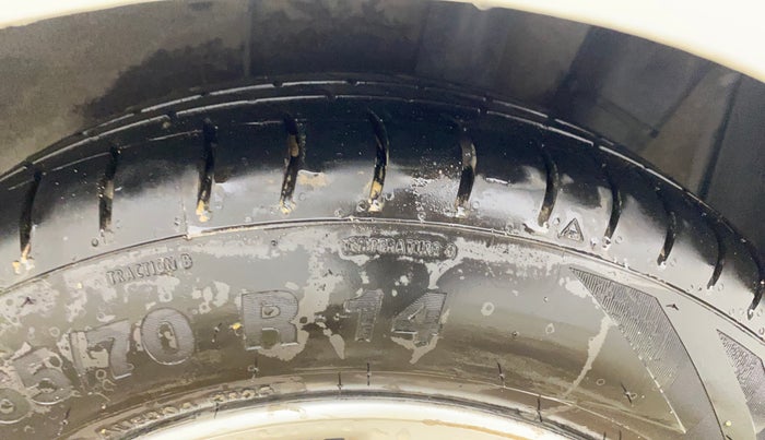 2016 Hyundai Xcent SX 1.2, CNG, Manual, 1,05,179 km, Left Rear Tyre Tread