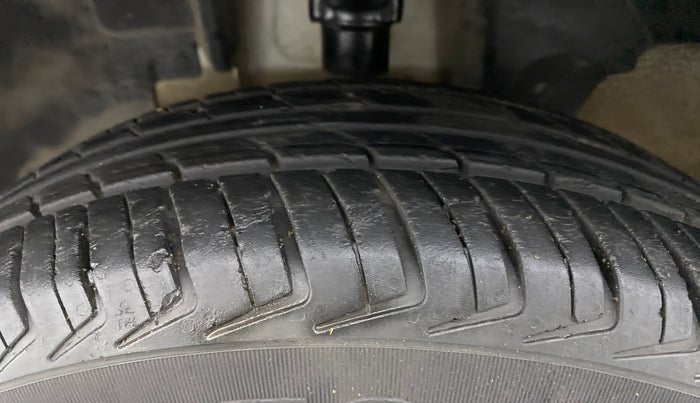 2019 Renault Kwid RXT 1.0 (O), CNG, Manual, 37,759 km, Left Front Tyre Tread