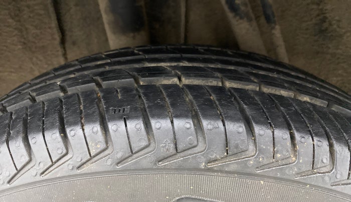 2019 Renault Kwid RXT 1.0 (O), CNG, Manual, 37,759 km, Right Rear Tyre Tread