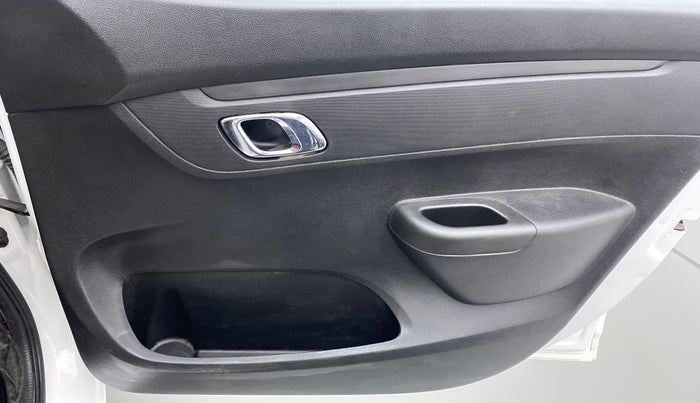 2019 Renault Kwid RXT 1.0 (O), CNG, Manual, 37,759 km, Driver Side Door Panels Control