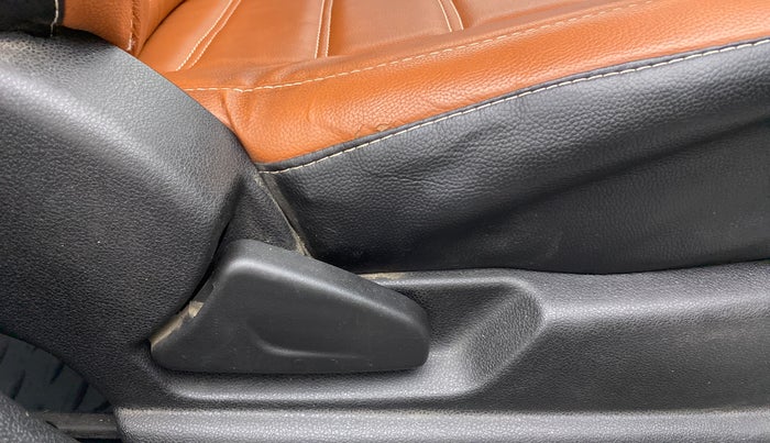 2019 Renault Kwid RXT 1.0 (O), CNG, Manual, 37,759 km, Driver Side Adjustment Panel