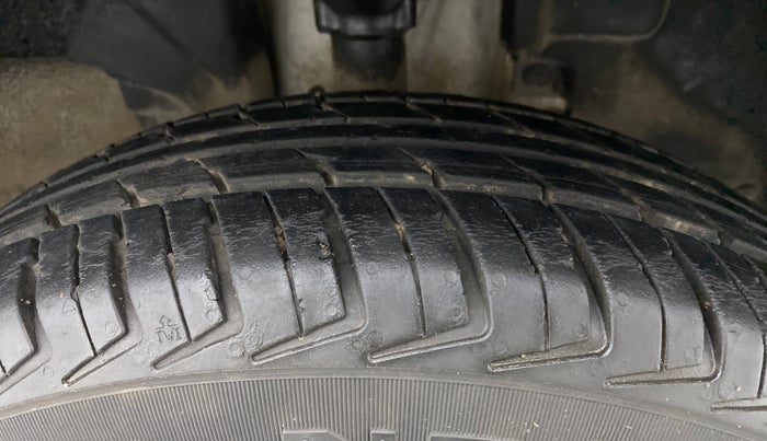 2019 Renault Kwid RXT 1.0 (O), CNG, Manual, 37,759 km, Right Front Tyre Tread