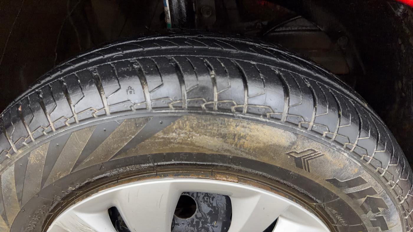 2023 Maruti Swift VXI, Petrol, Manual, 11,027 km, Right Front Tyre Tread