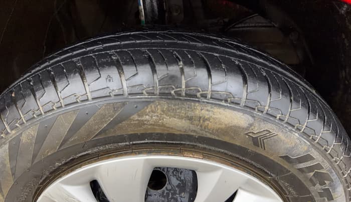 2023 Maruti Swift VXI, Petrol, Manual, 11,027 km, Right Front Tyre Tread