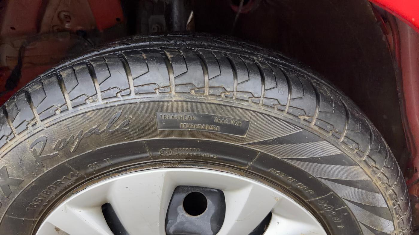 2023 Maruti Swift VXI, Petrol, Manual, 11,027 km, Left Front Tyre Tread