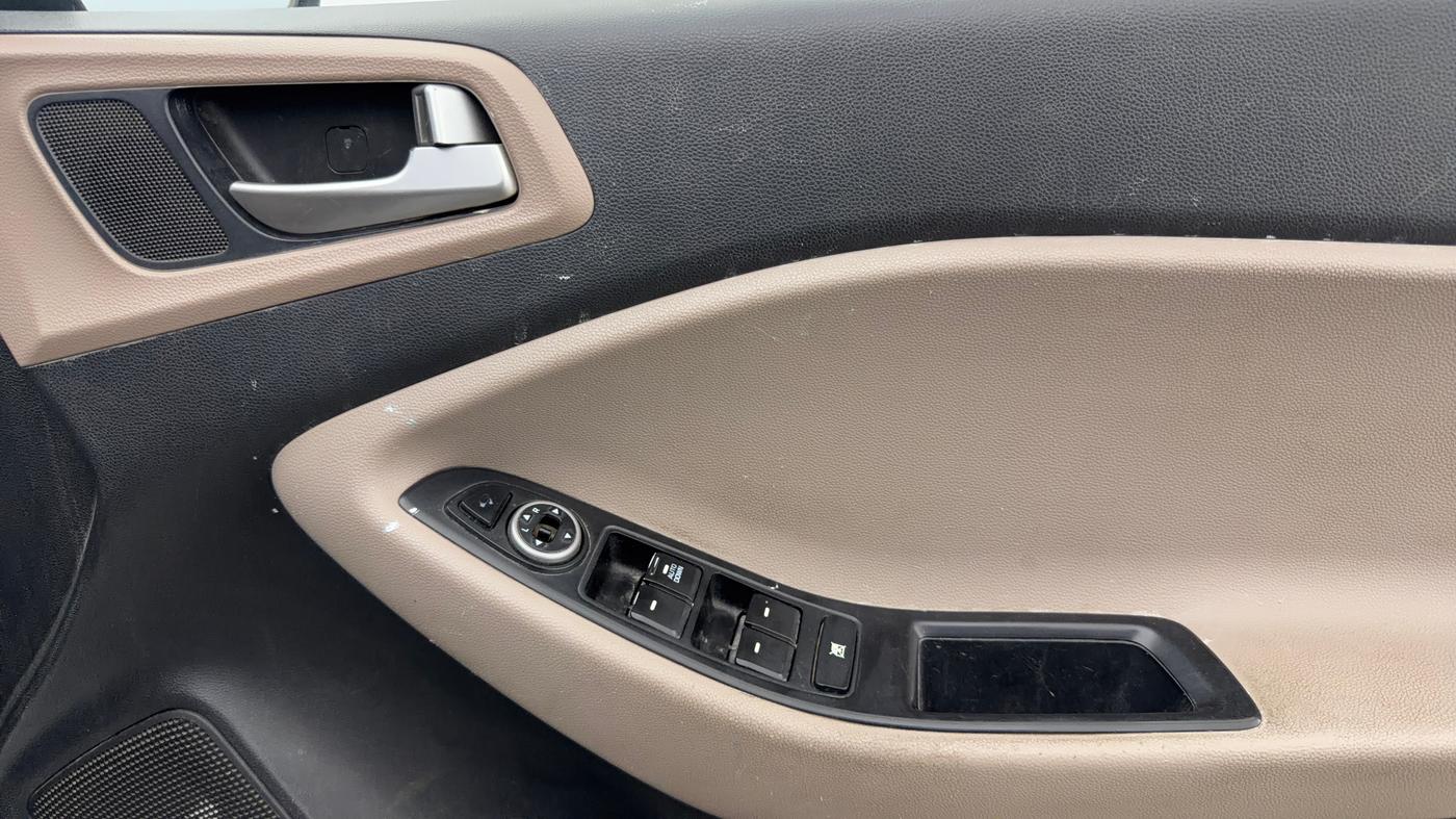 2020 Hyundai Elite i20 SPORTZ PLUS 1.2, Petrol, Manual, 60,456 km, Driver Side Door Panels Control