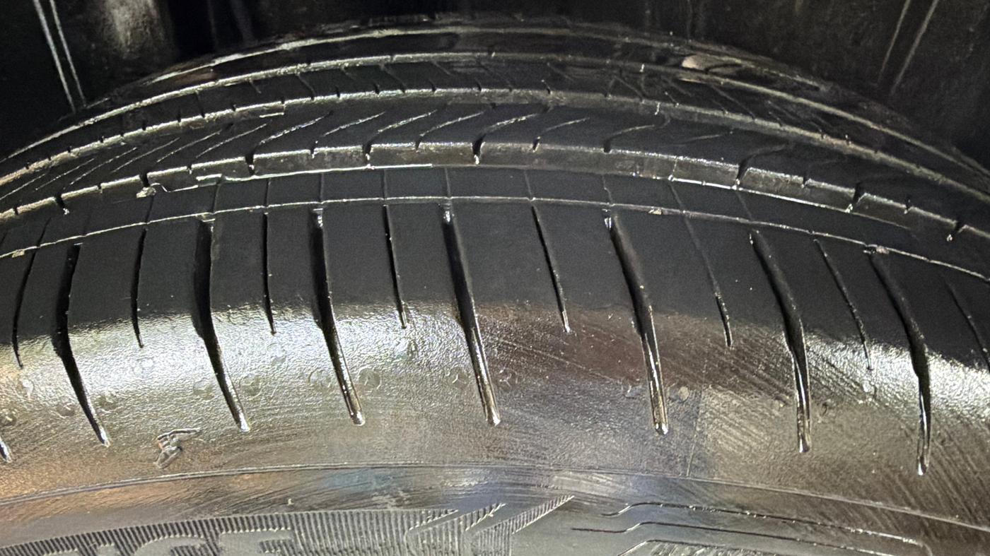 2023 Maruti FRONX DELTA PLUS 1.2L AGS, Petrol, Automatic, 10,437 km, Right Rear Tyre Tread