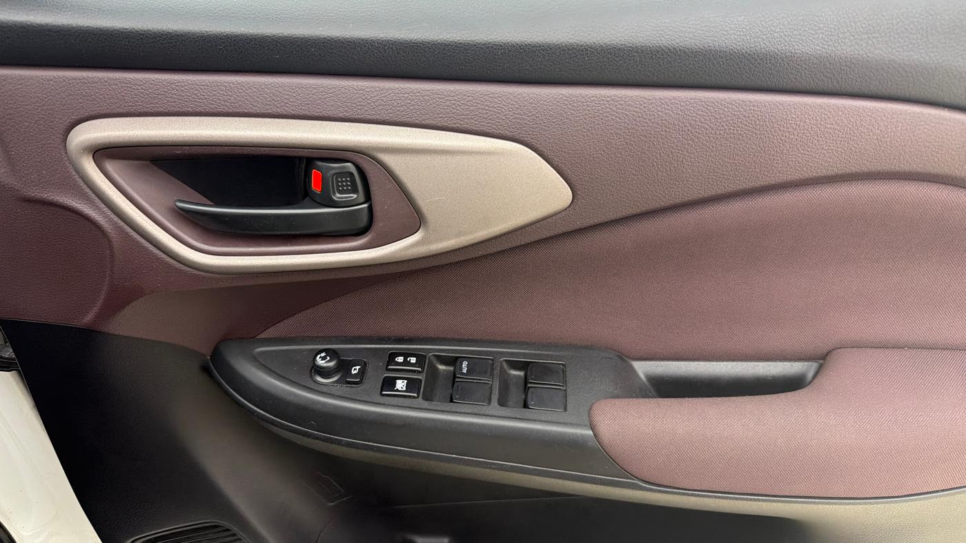 2023 Maruti FRONX DELTA PLUS 1.2L AGS, Petrol, Automatic, 10,437 km, Driver Side Door Panels Control