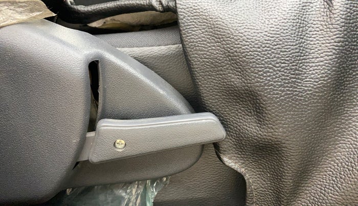 2017 Maruti Alto 800 LXI, Petrol, Manual, 18,413 km, Driver Side Adjustment Panel