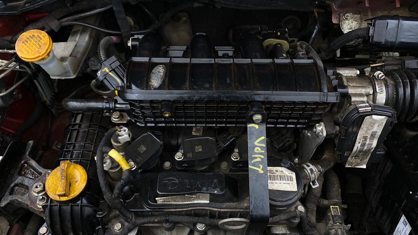 2023 Tata PUNCH CREATIVE AMT 1.2 RTN DUAL TONE, Petrol, Automatic, 31,600 km, Engine View