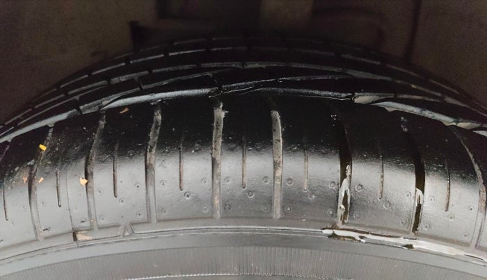 2018 Tata NEXON XZ PLUS DIESEL DUAL TONE, Diesel, Manual, 68,843 km, Left Front Tyre Tread