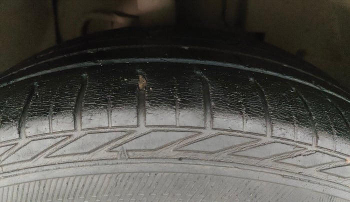 2018 Tata NEXON XZ PLUS DIESEL DUAL TONE, Diesel, Manual, 68,843 km, Right Front Tyre Tread