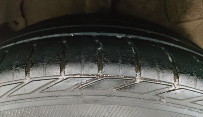 2018 Tata NEXON XZ PLUS DIESEL DUAL TONE, Diesel, Manual, 68,843 km, Right Rear Tyre Tread