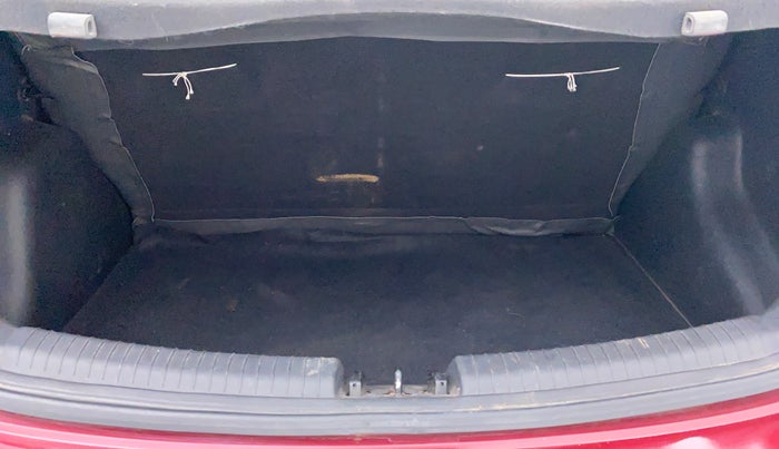 2014 Hyundai Grand i10 SPORTZ 1.2 KAPPA VTVT, Petrol, Manual, 83,090 km, Boot Inside