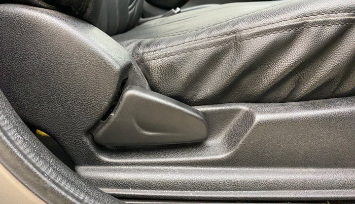 2019 Renault Kwid RXT 1.0 AMT (O), Petrol, Automatic, 27,164 km, Driver Side Adjustment Panel