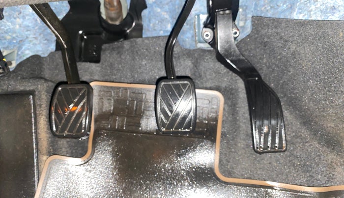 2023 Maruti Grand Vitara ZETA SMART HYBRID, Petrol, Manual, 18,981 km, Pedals