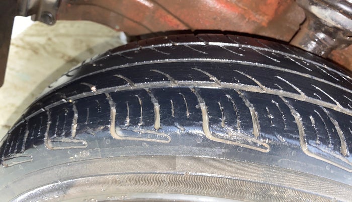 2013 Maruti Wagon R 1.0 VXI, Petrol, Manual, 60,673 km, Left Front Tyre Tread