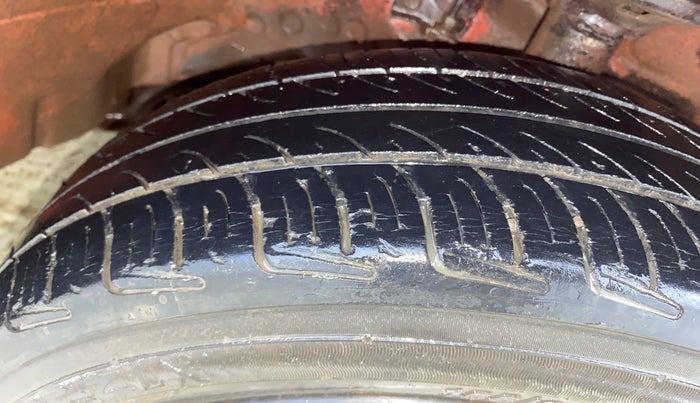 2013 Maruti Wagon R 1.0 VXI, Petrol, Manual, 60,673 km, Right Front Tyre Tread