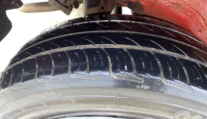 2013 Maruti Wagon R 1.0 VXI, Petrol, Manual, 60,673 km, Right Rear Tyre Tread