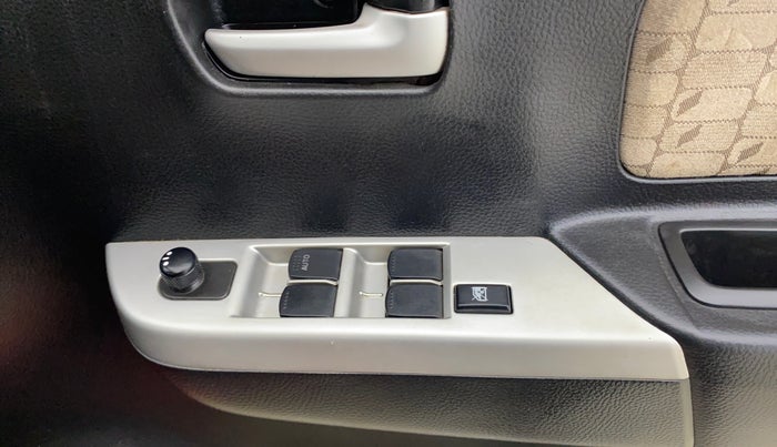 2013 Maruti Wagon R 1.0 VXI, Petrol, Manual, 60,673 km, Driver Side Door Panels Control