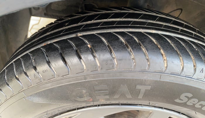 2022 Hyundai GRAND I10 NIOS SPORTZ 1.2 KAPPA VTVT, Petrol, Manual, 61,197 km, Left Front Tyre Tread