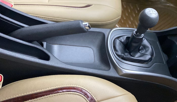 2015 Honda City V MT PETROL, Petrol, Manual, 65,973 km, Gear Lever