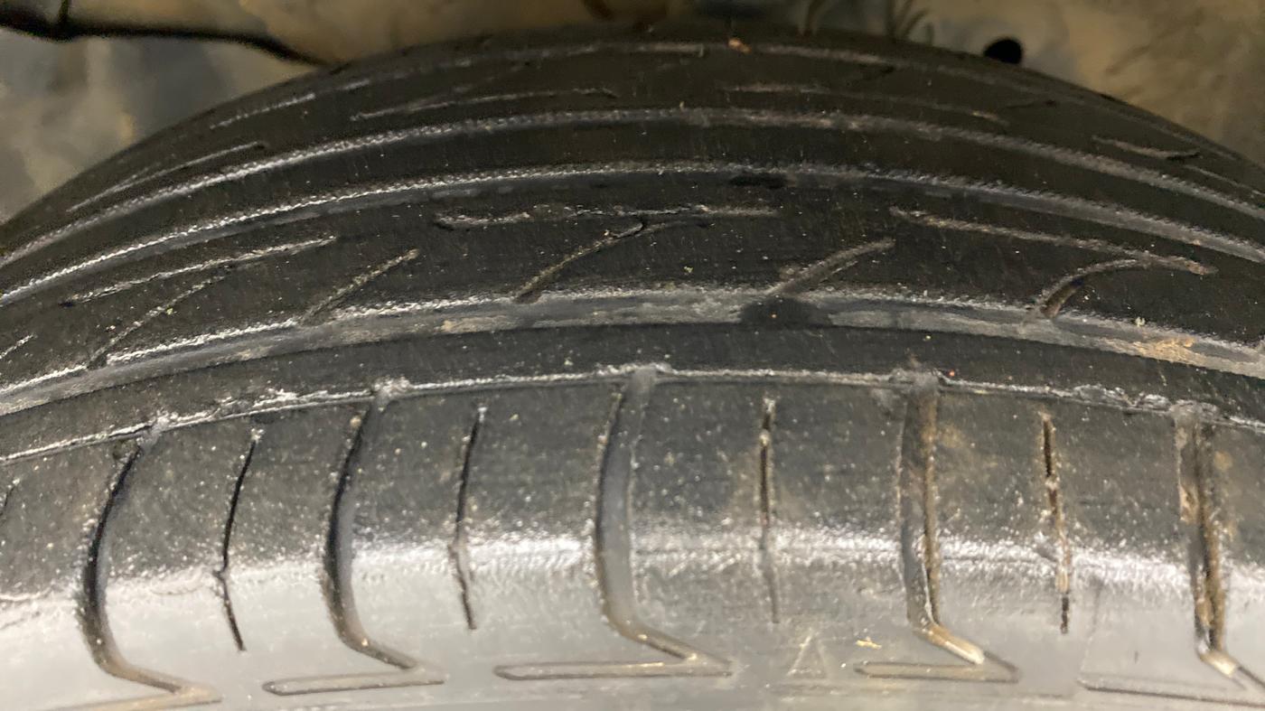 2015 Honda City V MT PETROL, Petrol, Manual, 65,973 km, Left Front Tyre Tread