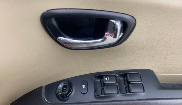 2013 Hyundai i10 SPORTZ 1.2 AT, Petrol, Automatic, 55,385 km, Driver Side Door Panels Control