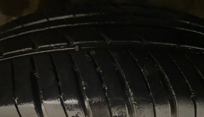 2013 Hyundai i10 SPORTZ 1.2 AT, Petrol, Automatic, 55,385 km, Left Front Tyre Tread