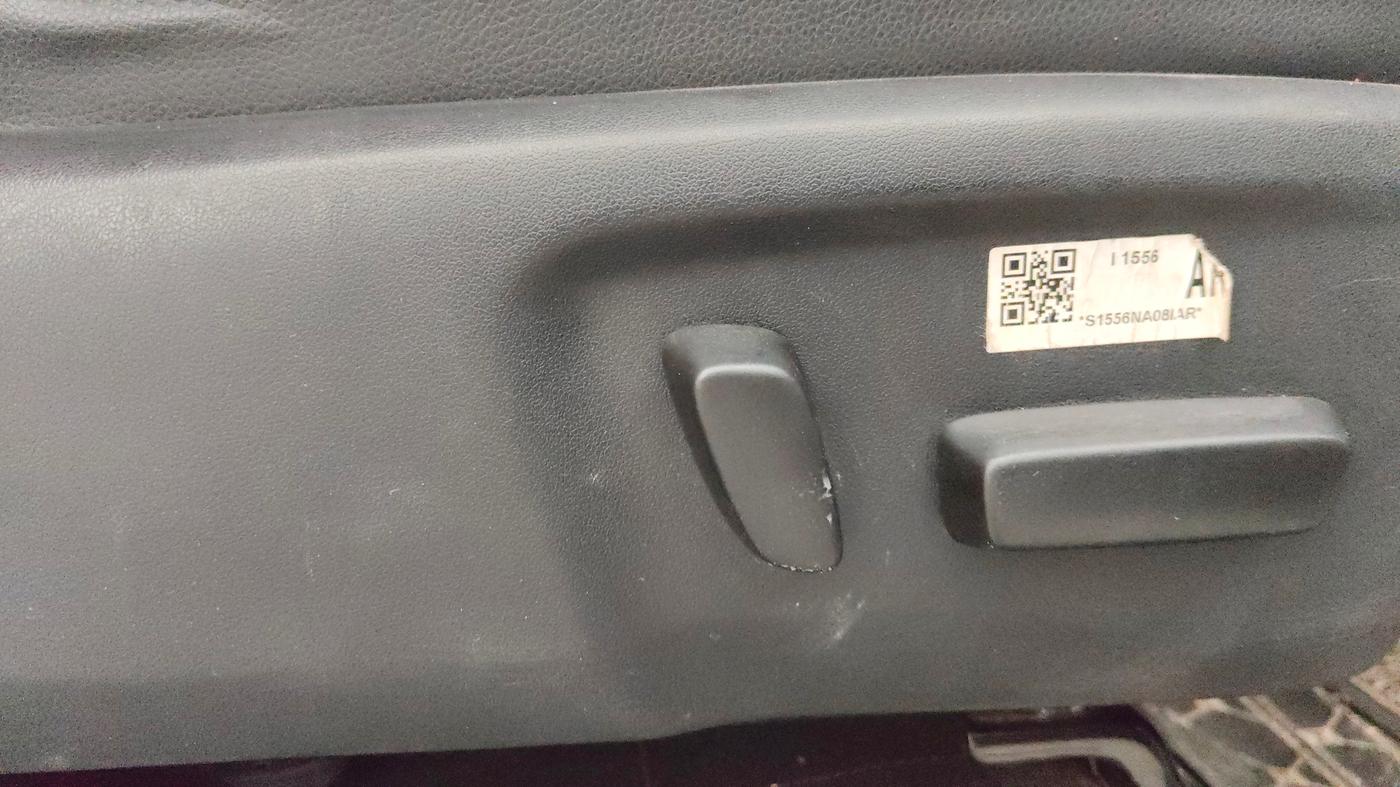 2022 Toyota Innova Crysta 2.7 ZX AT 7 STR, Petrol, Automatic, 61,002 km, Driver Side Adjustment Panel