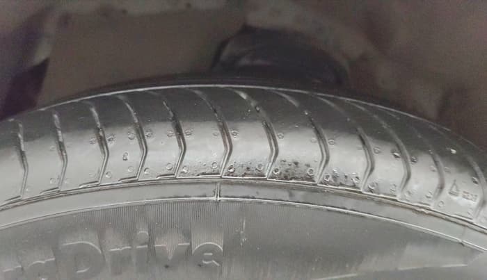 2022 Toyota Innova Crysta 2.7 ZX AT 7 STR, Petrol, Automatic, 61,002 km, Left Front Tyre Tread