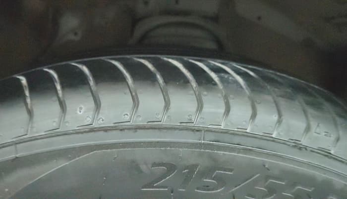 2022 Toyota Innova Crysta 2.7 ZX AT 7 STR, Petrol, Automatic, 61,002 km, Right Front Tyre Tread