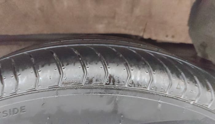 2022 Toyota Innova Crysta 2.7 ZX AT 7 STR, Petrol, Automatic, 61,002 km, Left Rear Tyre Tread