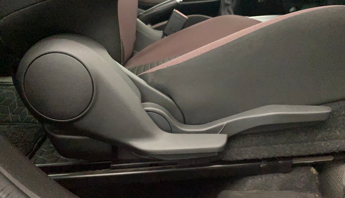 2024 Toyota Urban Cruiser Taisor V 1.0 Petrol MT, Petrol, Manual, 3,060 km, Driver Side Adjustment Panel