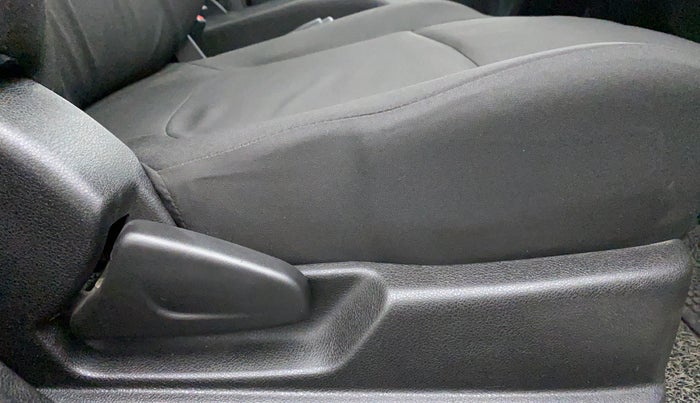 2017 Renault Kwid RXT 1.0 EASY-R  AT, Petrol, Automatic, 19,419 km, Driver Side Adjustment Panel
