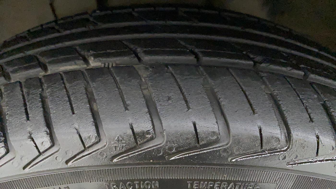 2017 Renault Kwid RXT 1.0 EASY-R  AT, Petrol, Automatic, 19,419 km, Right Front Tyre Tread