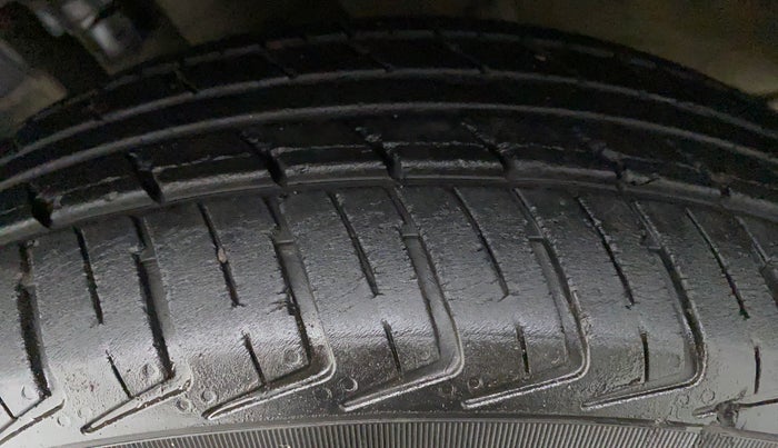2017 Renault Kwid RXT 1.0 EASY-R  AT, Petrol, Automatic, 19,419 km, Left Front Tyre Tread