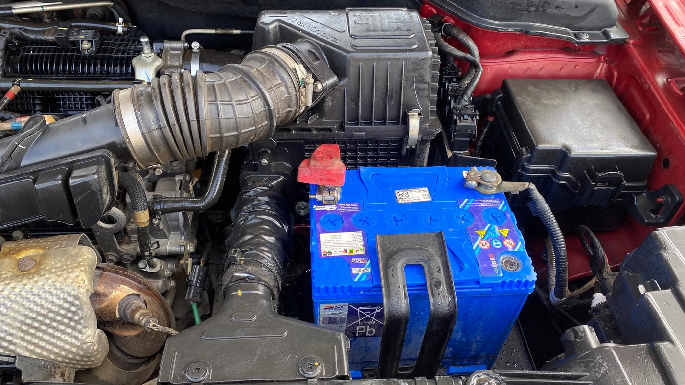 2019 Mahindra XUV300 W8 1.2 PETROL, Petrol, Manual, 38,170 km, Engine View - Left