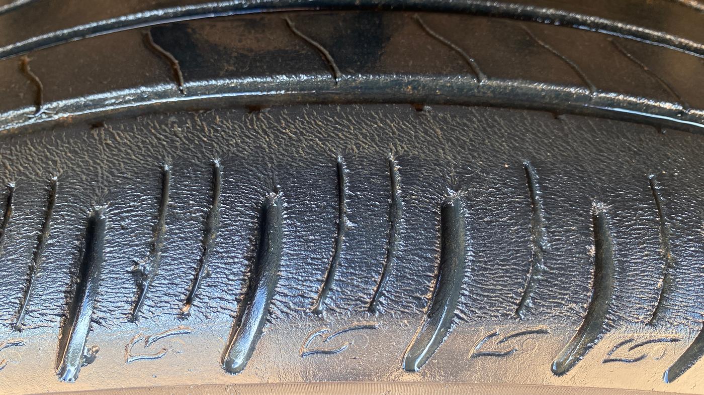 2019 Mahindra XUV300 W8 1.2 PETROL, Petrol, Manual, 38,170 km, Right Front Tyre Tread
