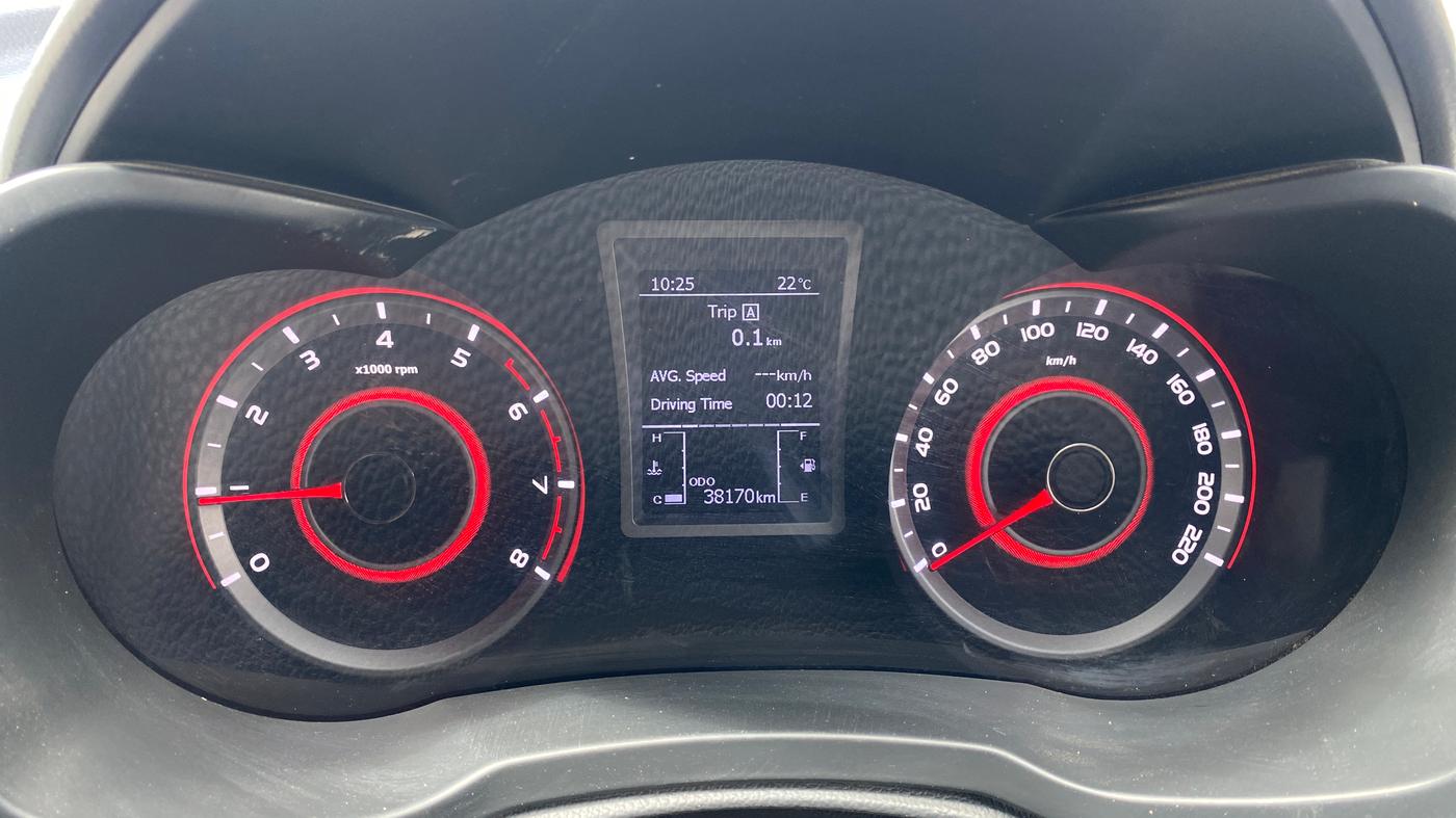 2019 Mahindra XUV300 W8 1.2 PETROL, Petrol, Manual, 38,170 km, Odometer Image